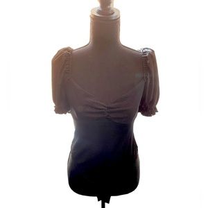 ***BRAND NEW!!*** Black short “puffy” sleeve bodysuit/ Size: M